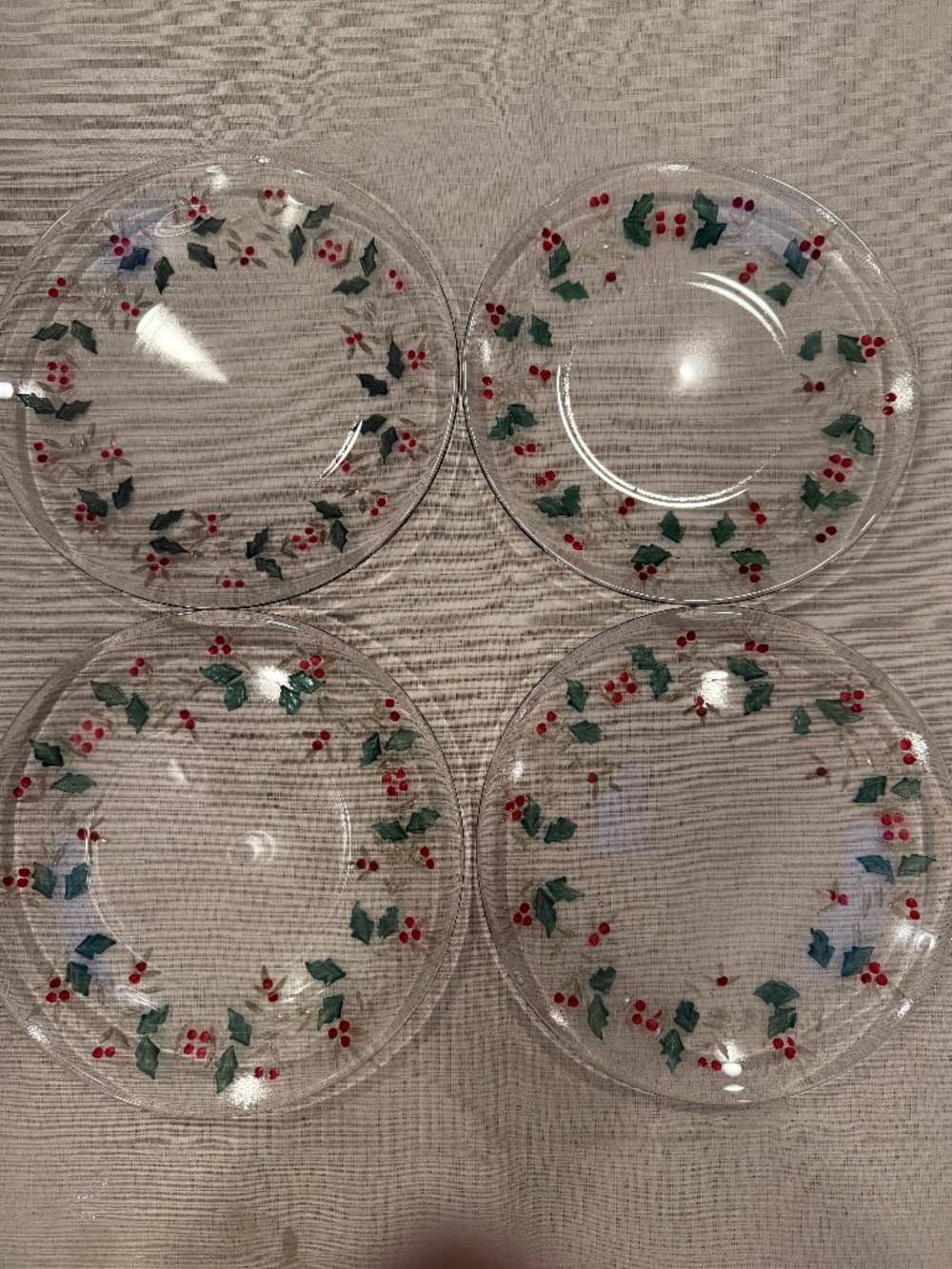 Pfaltzgraff Winterberry Hand Painted Glass Dessert Plates 8” Set of 4 Christmas
